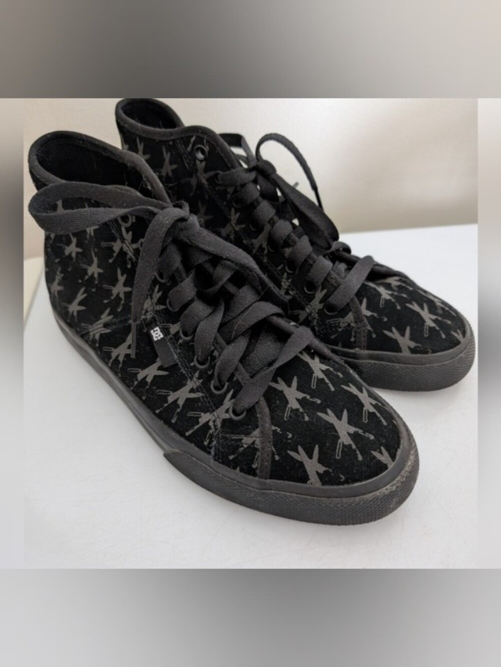 DC shoes high tops 6.5 Men - 8 Women
